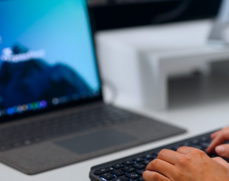 Arbeit am Laptop
